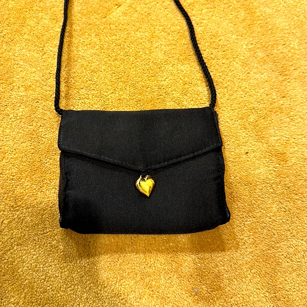 💛💖BLACK FABRIC CROSSBODY PURSE WITH SNAP CLOSURE AND GOLD HEART EMBELLISHMENT